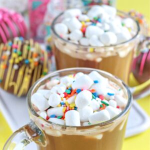 Chocolate caliente con Marshmellows y Sprinkles
